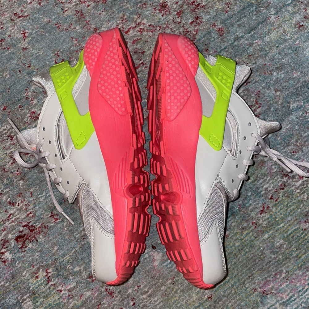 Women’s Nike Huarache Desert Sand Volt-Hot Punch (W) - Size 9 - Picture 2 of 9